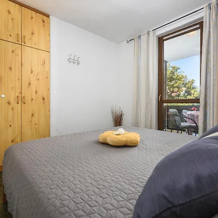 Awesome In Cervar Porat With Kitchen