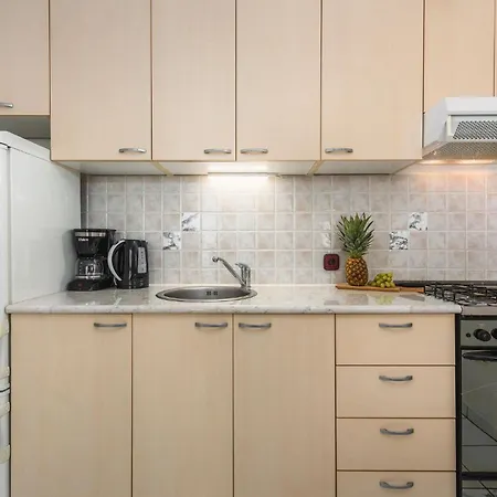 Appartamento Awesome In Cervar Porat With Kitchen Porec