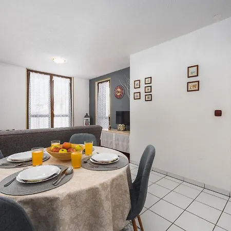 Appartamento Awesome In Cervar Porat With Kitchen
