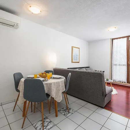 Appartamento Awesome In Cervar Porat With Kitchen